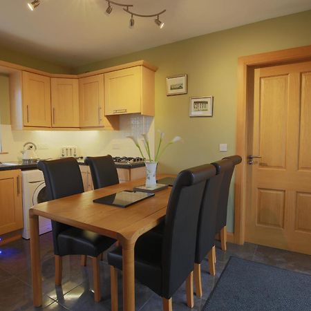 Spacious 4 Bedroom Home - 5 Min Walk To Town Enniskillen Dış mekan fotoğraf