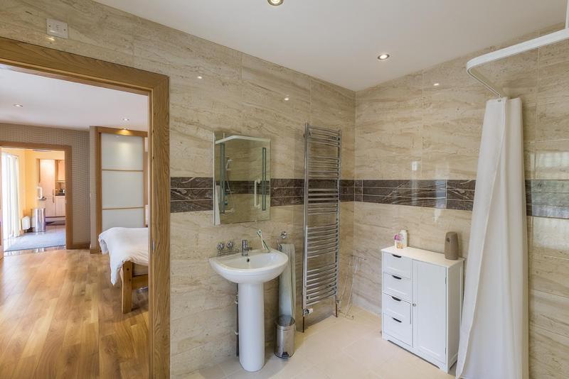 Spacious 4 Bedroom Home - 5 Min Walk To Town Enniskillen Dış mekan fotoğraf