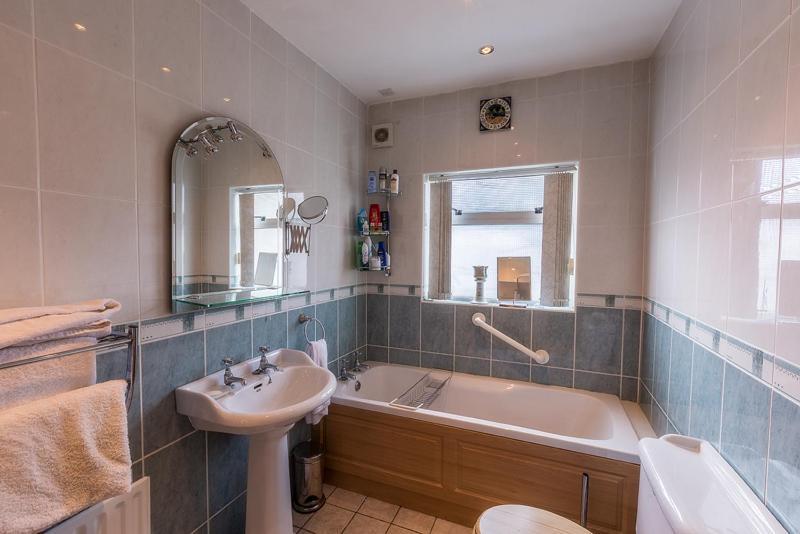 Spacious 4 Bedroom Home - 5 Min Walk To Town Enniskillen Dış mekan fotoğraf