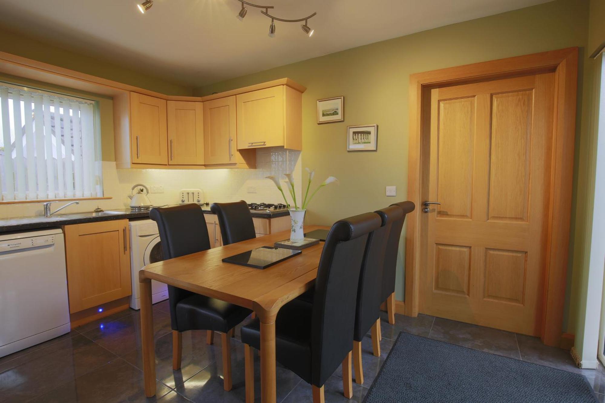 Spacious 4 Bedroom Home - 5 Min Walk To Town Enniskillen Dış mekan fotoğraf